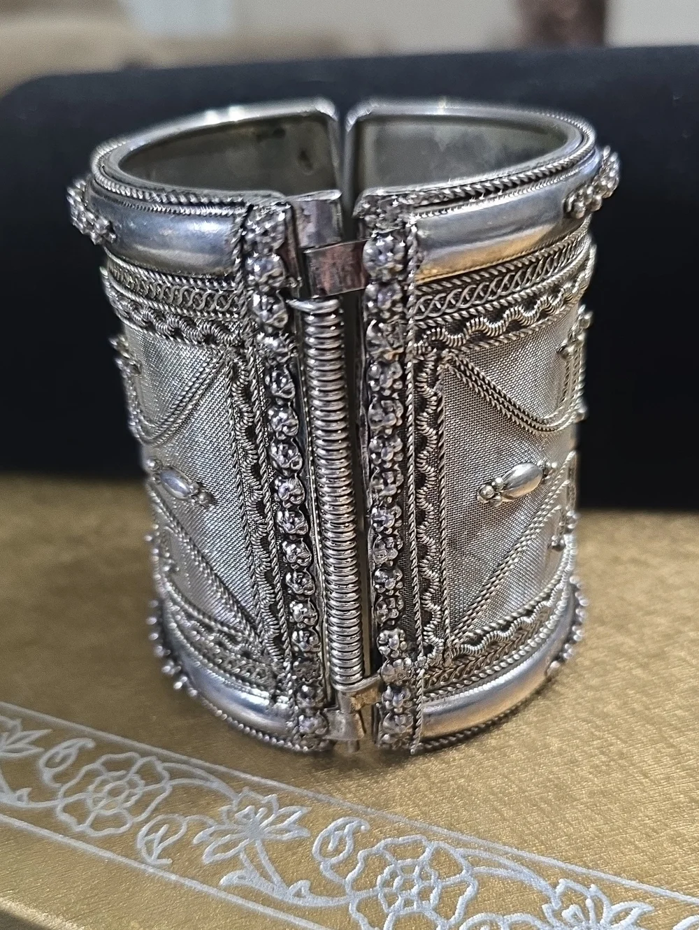 Vintage Ornate Tribal Etruscan Silver-Tone Floral Mesh Metal Wide Cuff Bracelet